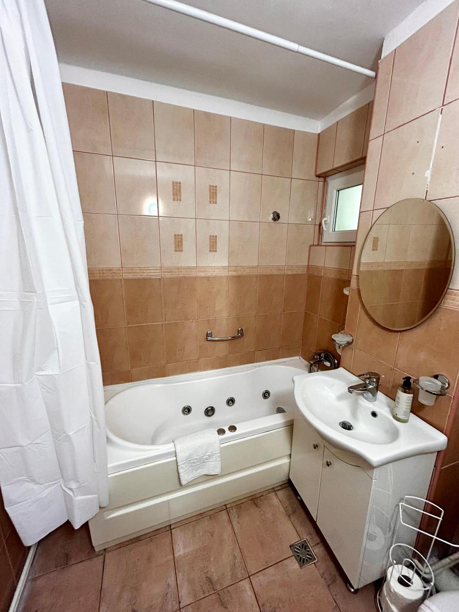 Jad - Familiy 4 Rooms Apartment - Near Forest And Historic Center - Racadau Brasov Exterior photo